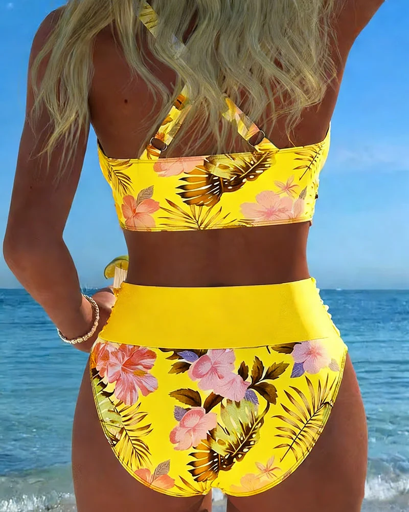 Clara | Bikini mit kontrastierendem Blumenmuster und Schlitz