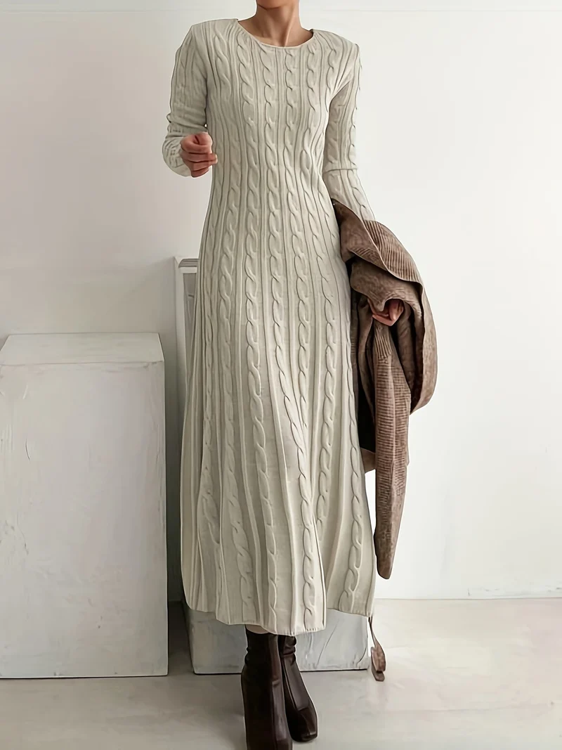 Laura | Elegantes Damen Maxikleid bequem getragen