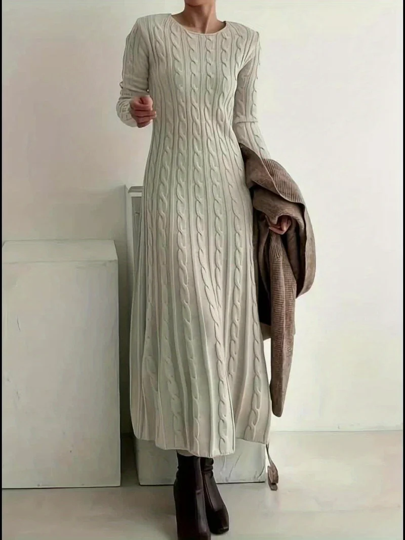 Laura | Elegantes Damen Maxikleid bequem getragen