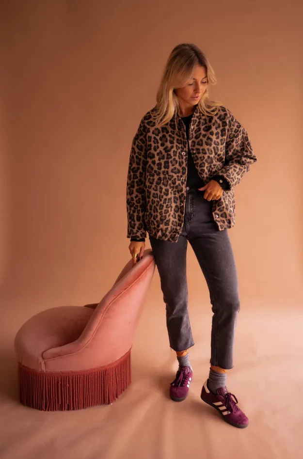 Mia | Eleganter Mantel Damen mit auffälligem Tierprint