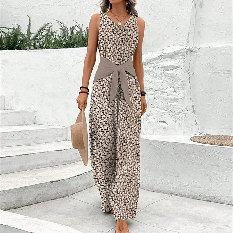 Laura | Damen Jumpsuit ärmellos modern geschnitten und feminin