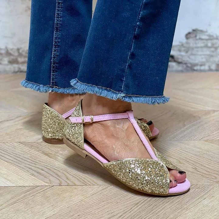 SANDAL MIT T-RIEGEL UND STABILEM ABSATZ
