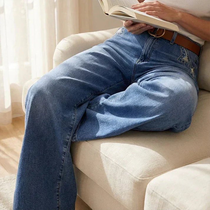 PAULA – JEANS MIT HOHER TAILLE UND WEITEM BEIN