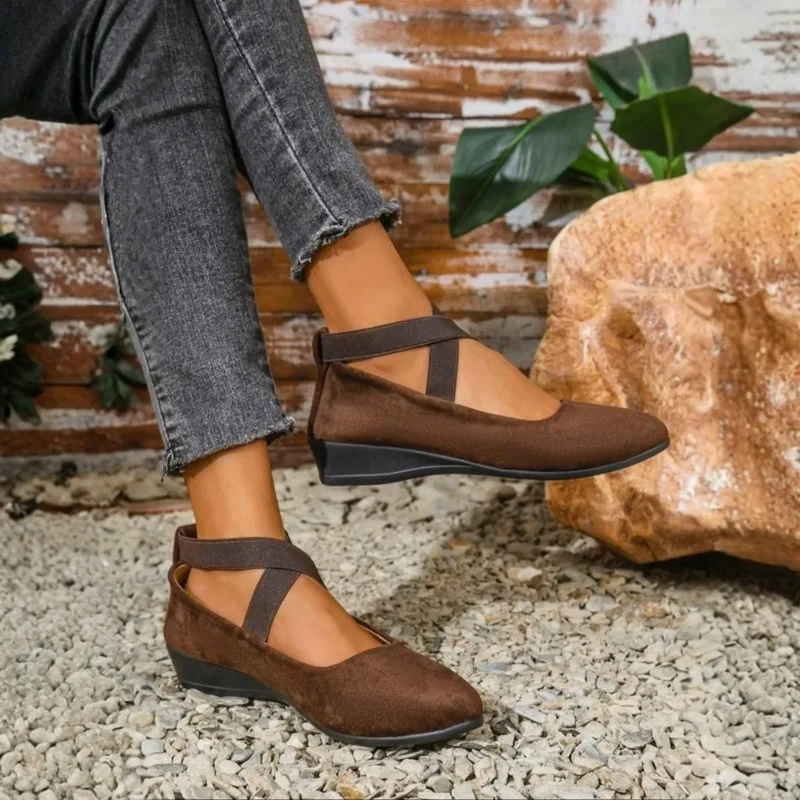 JULI - Ballerinas mit Keilabsatz und geschlossener Spitze