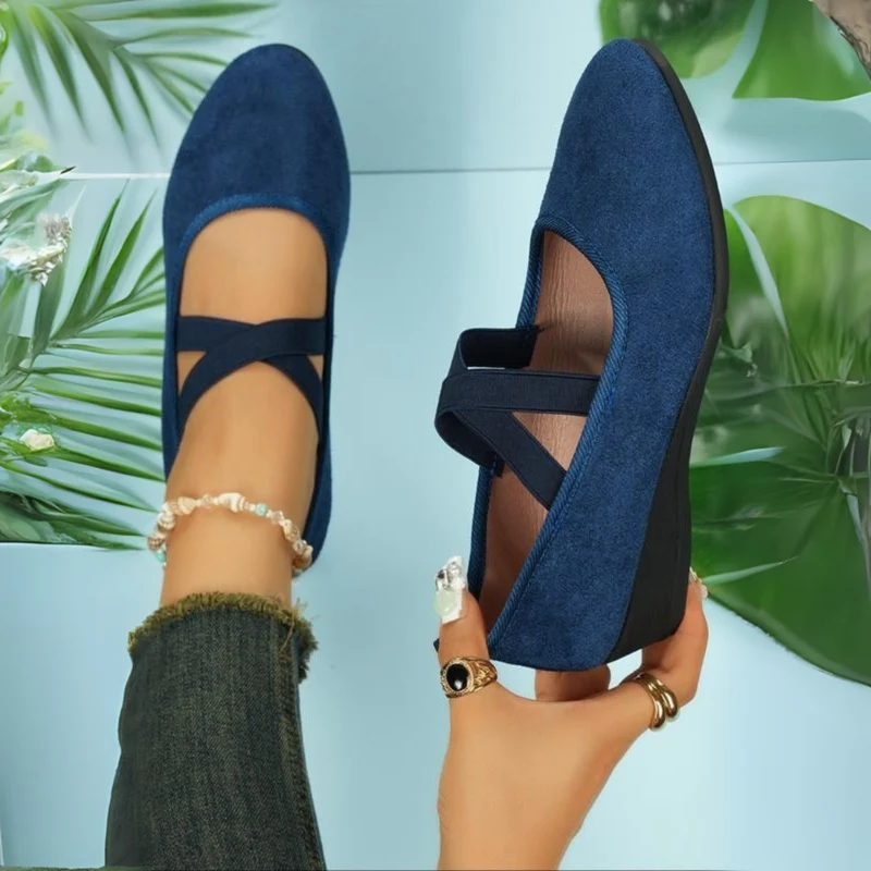 JULI - Ballerinas mit Keilabsatz und geschlossener Spitze