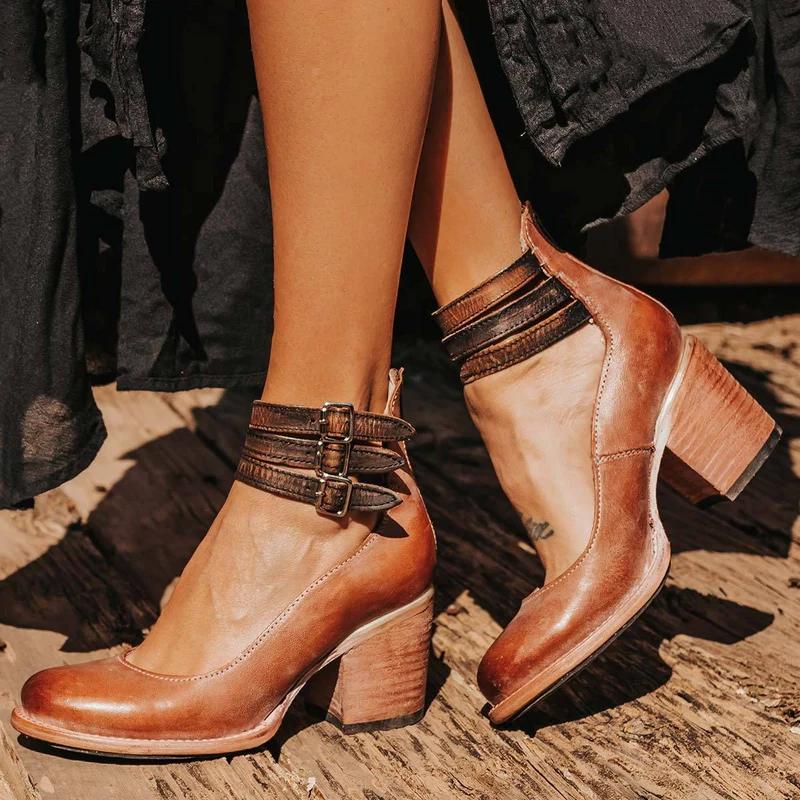 CAMILLE | Pumps mit Riemen — bequemer Blockabsatz