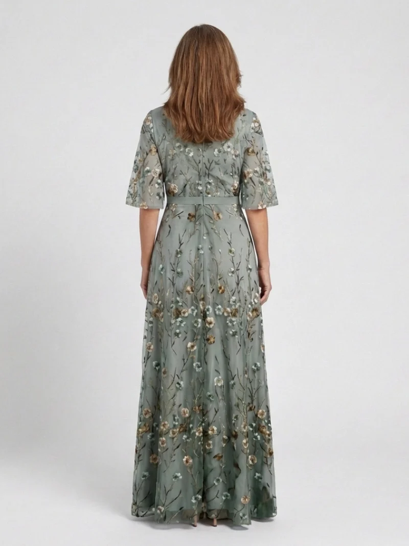 Evadne | Besticktes V-Ausschnitt Maxikleid
