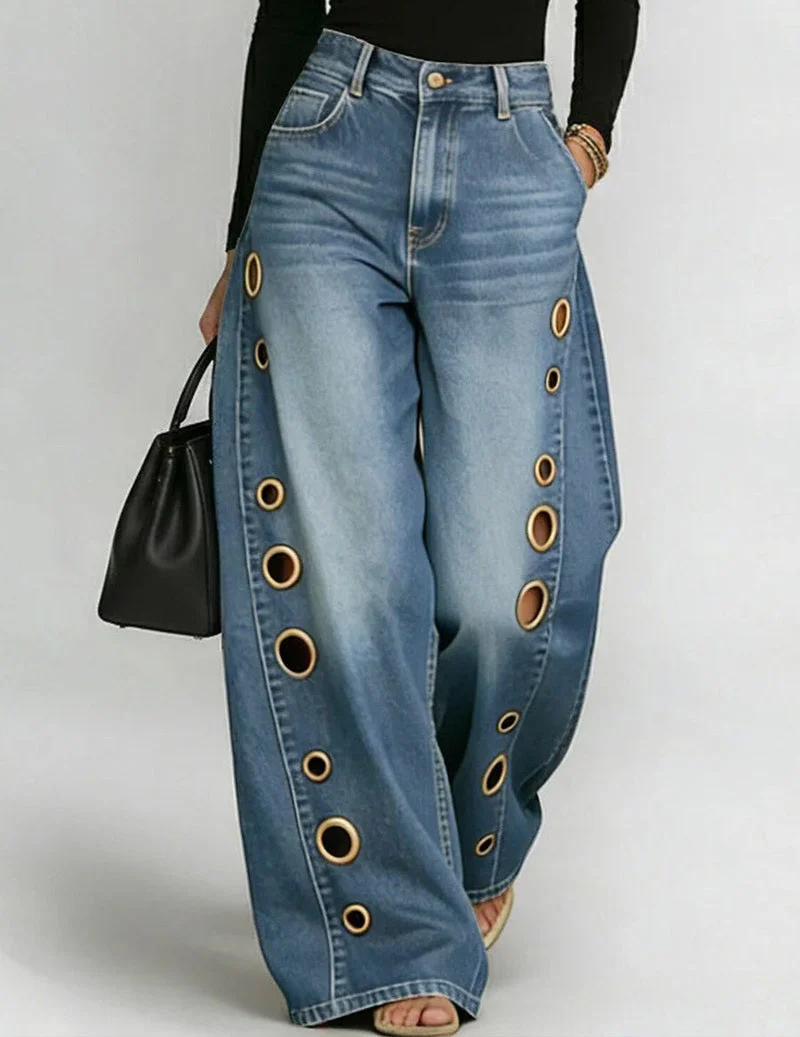 Weite Denim-Hosen mit goldenen Ösen-Seitenausschnitten