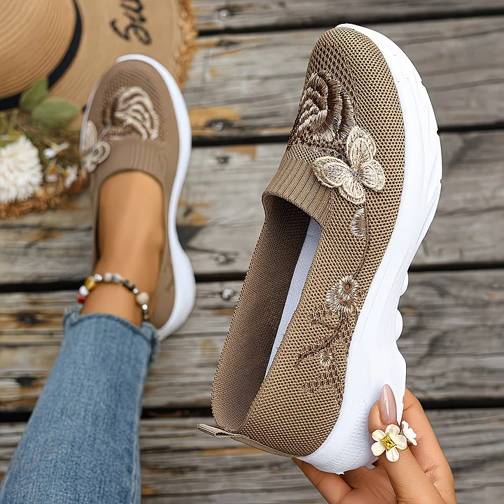 Leetha – Halbschuh Mit Schmetterlingsstickerei