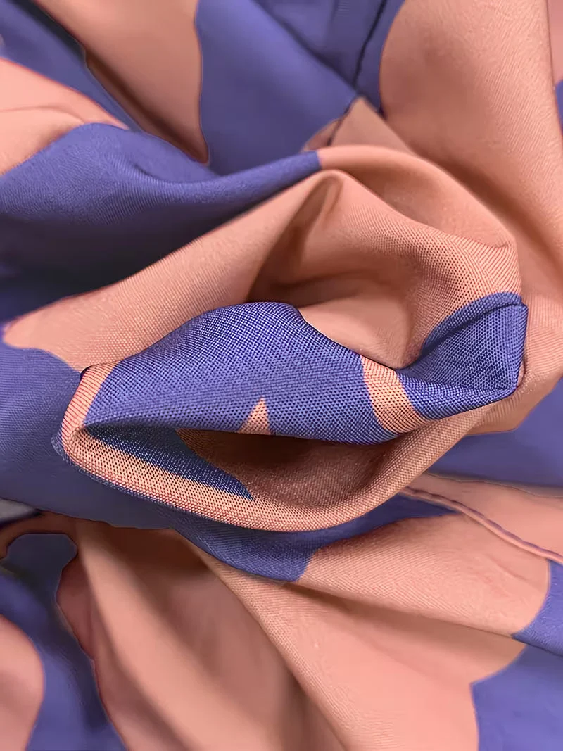 Aroha – Midikleid Mit Taillengürtel Und Abstraktem Drucken