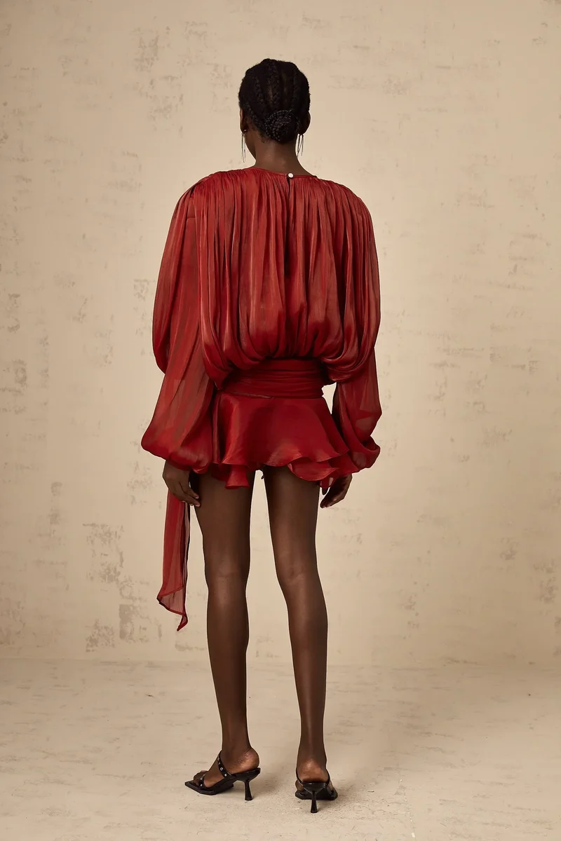 Luftiges kurzes Damenkleid | Lange Ärmel, Bindegürtel