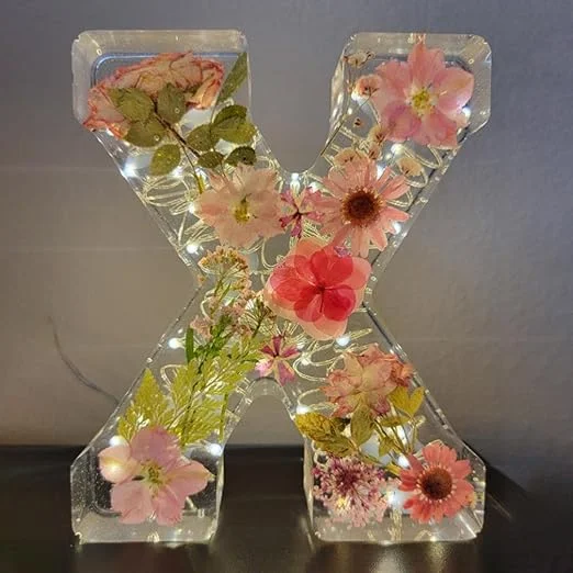 FloraShine – Handgefertigte Blumen-Harz-Nachtlampe