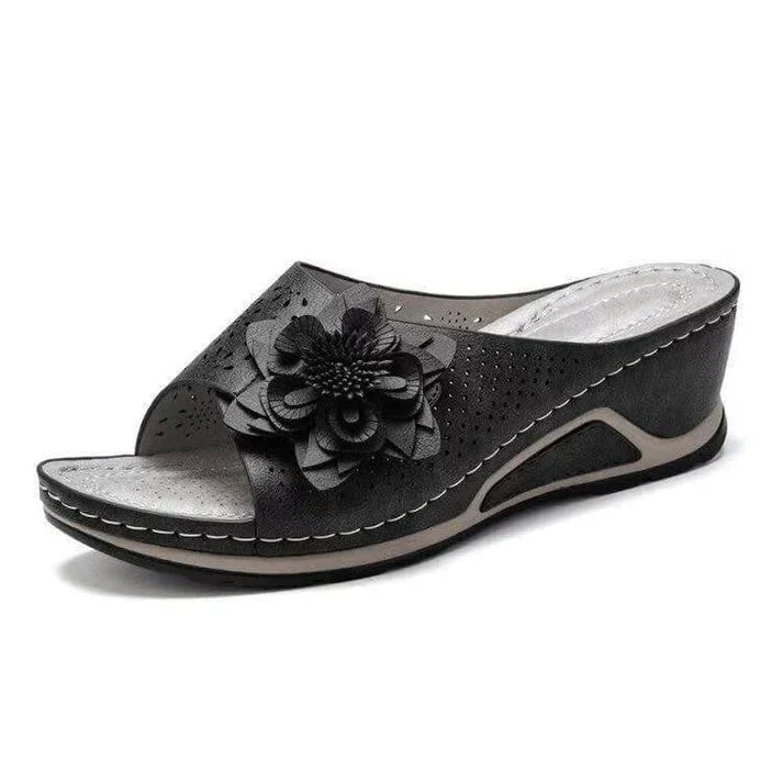 Pieterse – Orthopädische Keilabsatzsandalen Mit Blumenausschnitt