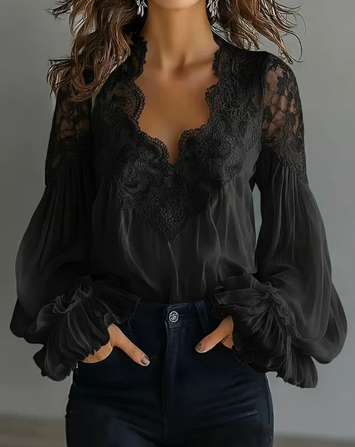 Katija – Bluse mit Blumen-Spitze und Glockenärmeln