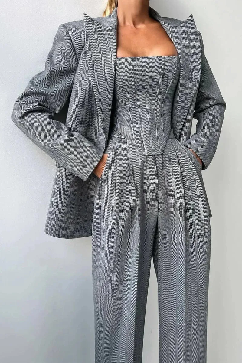 3-teiliges, tailliertes Set für Damen: Oberteil, Rock und Blazer