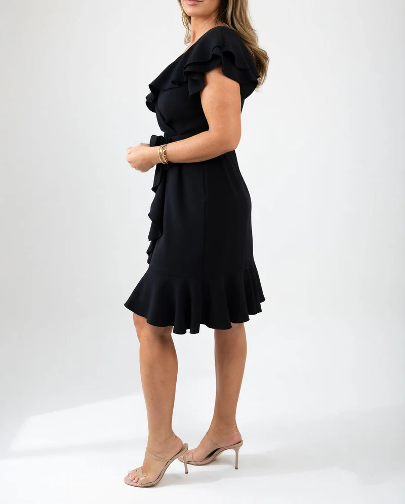 Geiss – Elegantes Fließendes Wickelkleid Mit Rüschen