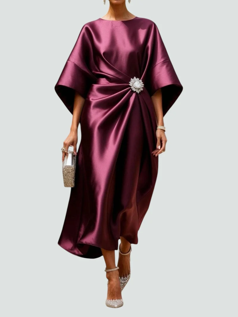 Marijona - Modernes Maxi Kleid Mit Satinkragen Und Flügelärmeln
