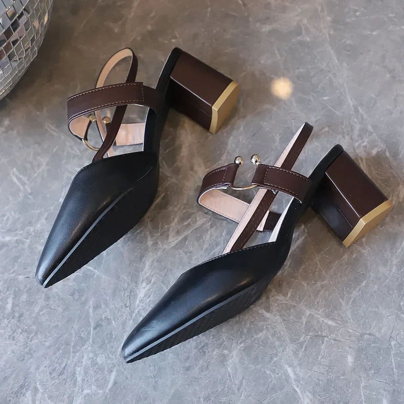 Pumps für Damen mit Slingback-Verschluss, Blockabsatz und spitzer Zehenpartie