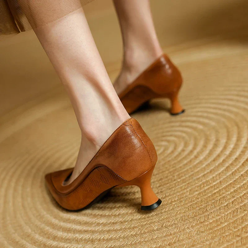 Pumps aus echtem Leder für Damen mit spitzer Zehenpartie