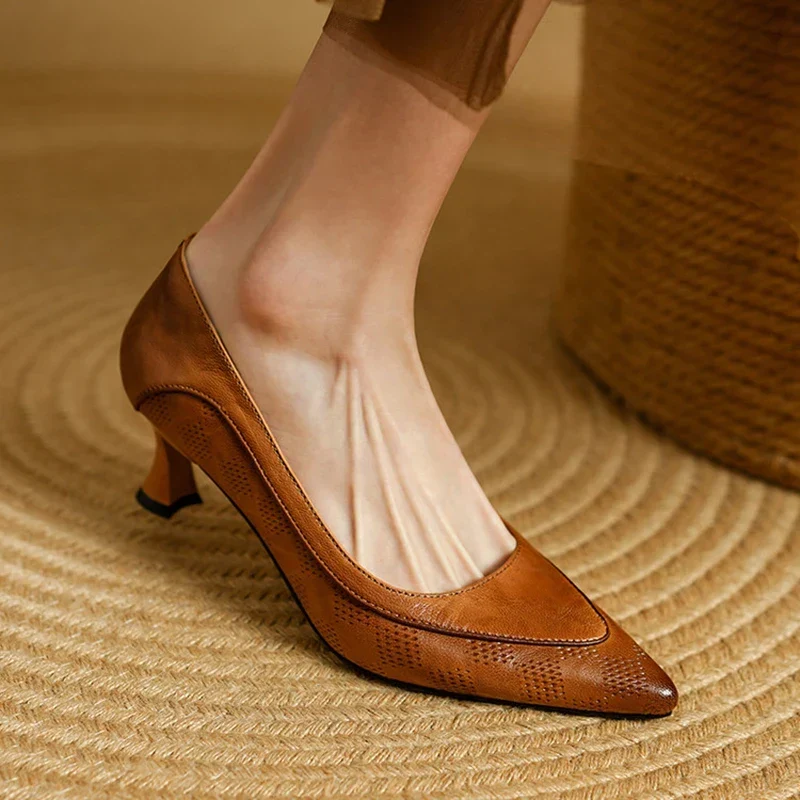 Pumps aus echtem Leder für Damen mit spitzer Zehenpartie