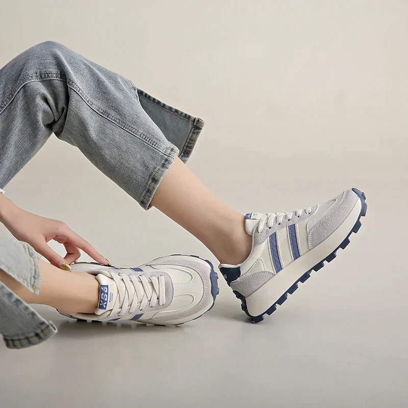 Flache Schnürsneaker für Damen mit Fußgewölbestütze
