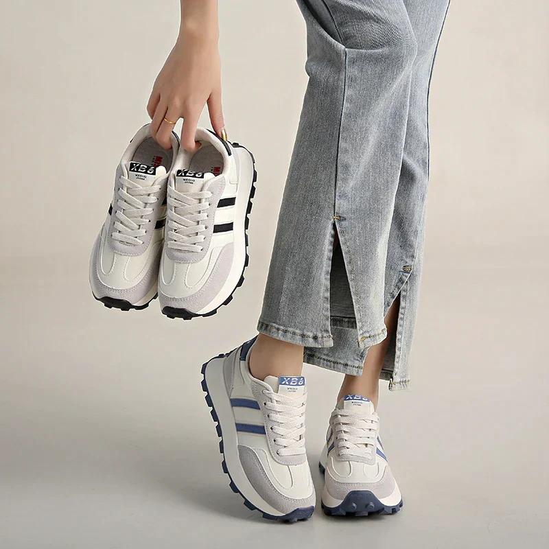Flache Schnürsneaker für Damen mit Fußgewölbestütze