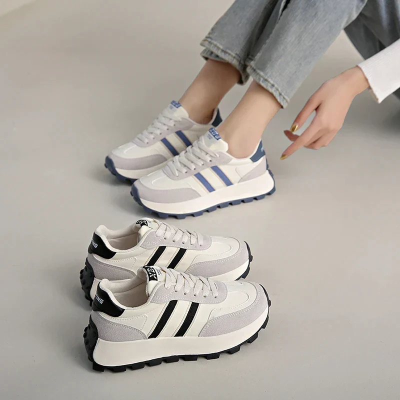 Flache Schnürsneaker für Damen mit Fußgewölbestütze