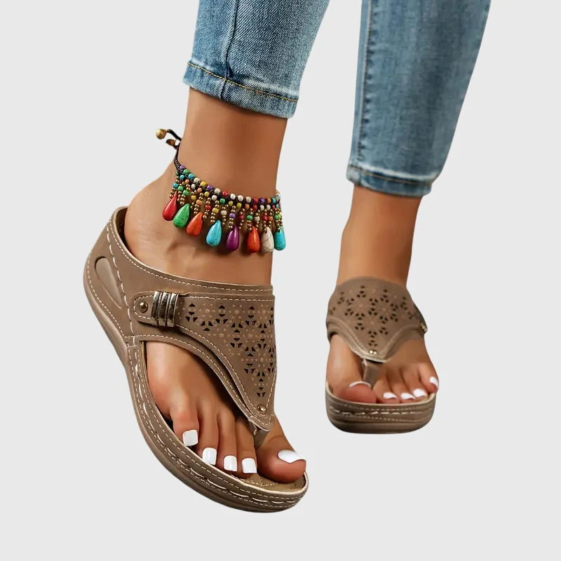 Orthopädische Sandalen für Damen mit Keilabsatz