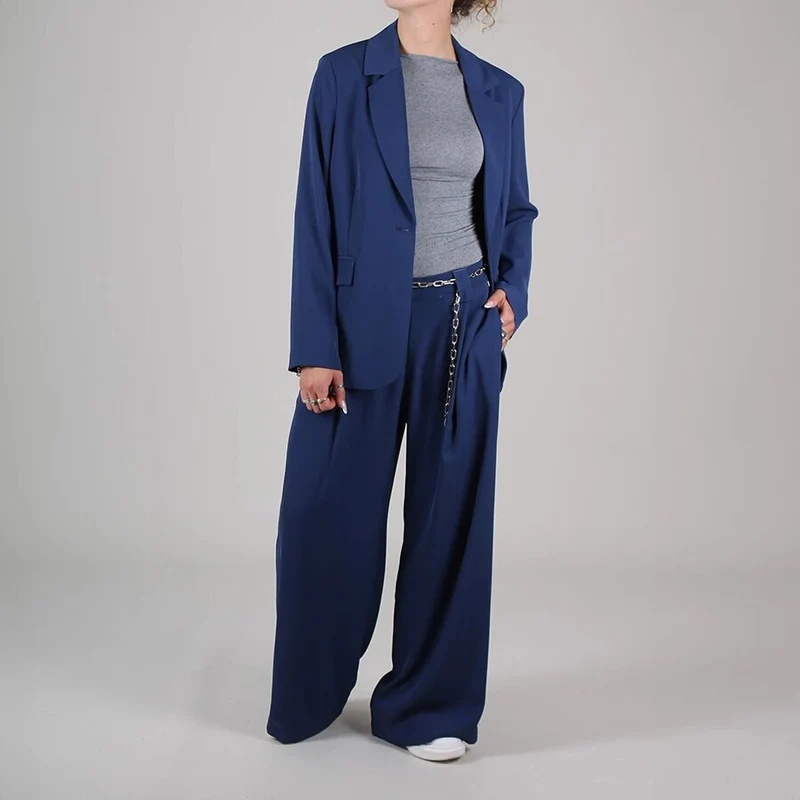 Damenhose mit weitem Bein und hoher Taille