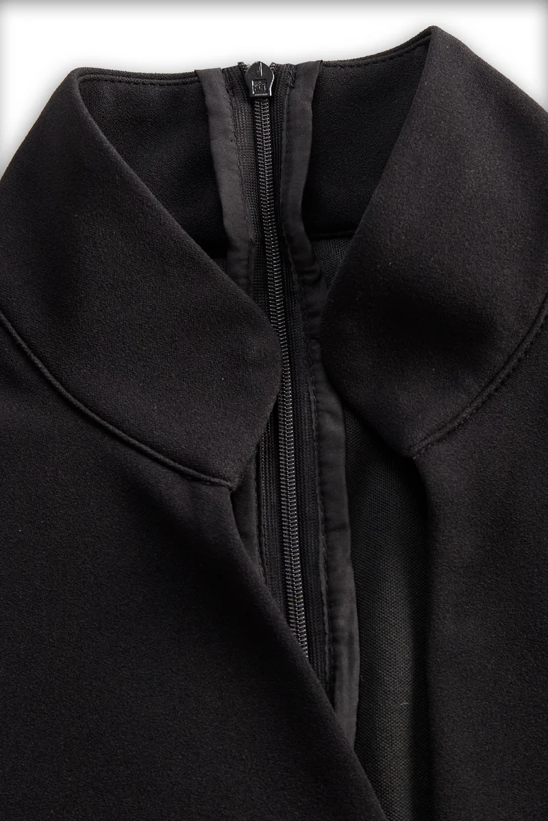 Schwarzes Etuikleid mit Gürtel für Damen | Stehkragen