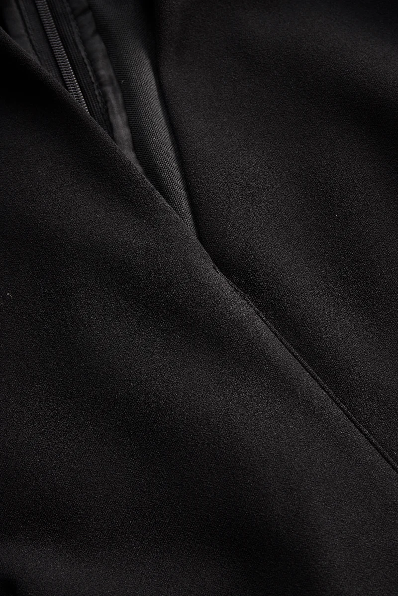 Schwarzes Etuikleid mit Gürtel für Damen | Stehkragen