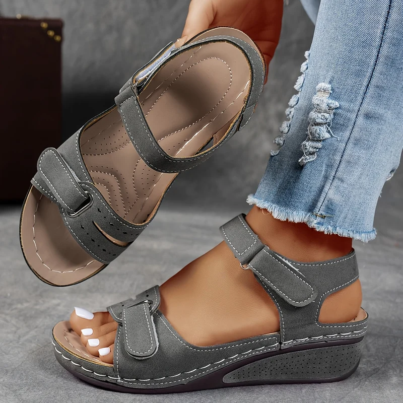 Orthopädische Damensandalen mit Fußbett