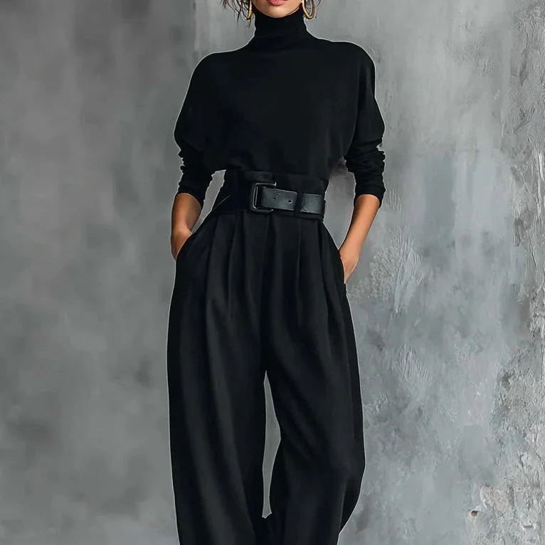 Damen-Zweiteiler: Rollkragenpullover, Hose, Gürtel