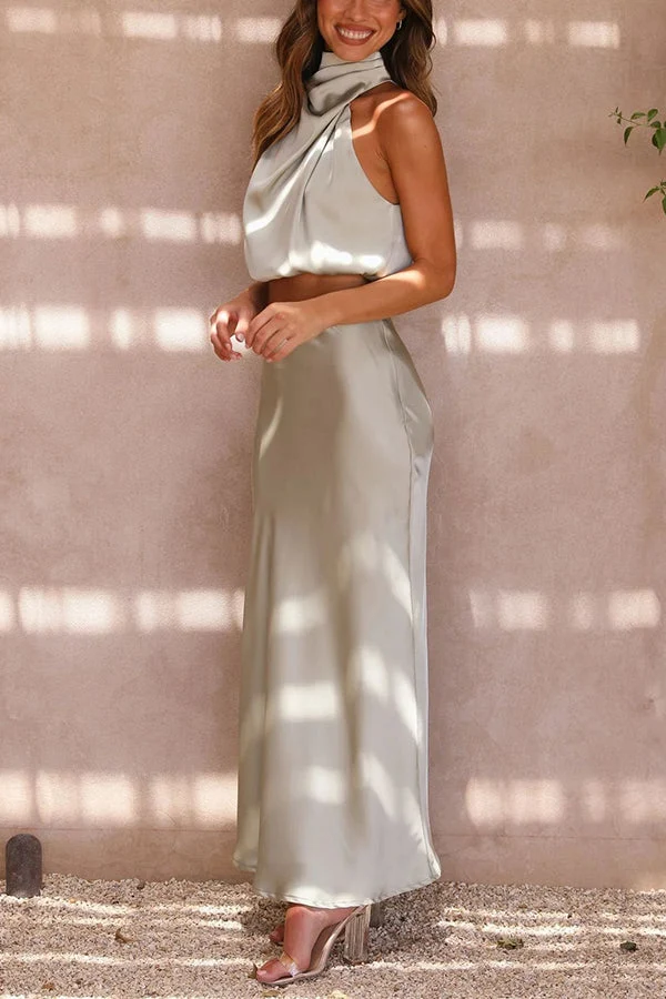 Damen-Set mit Maxirock aus Satin und hochgeschlossenem Oberteil