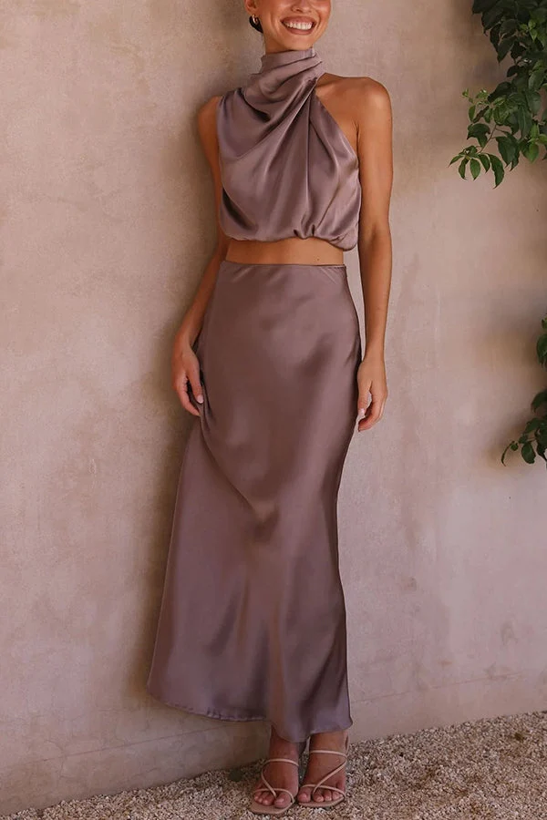 Damen-Set mit Maxirock aus Satin und hochgeschlossenem Oberteil
