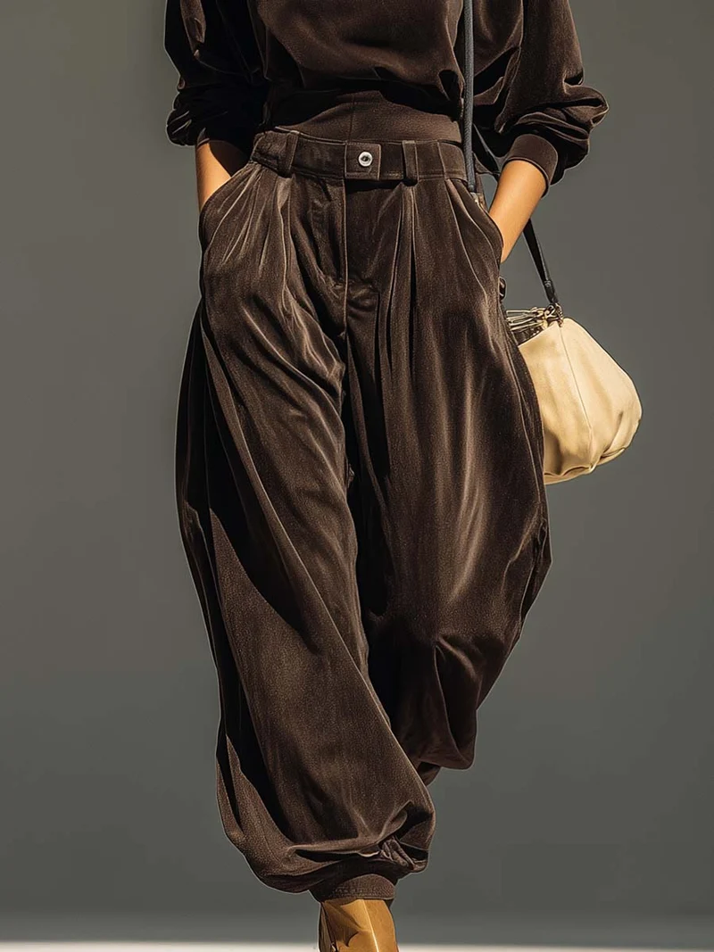 Damen-Set aus Samt-Hoodie und Hose mit Gürtel