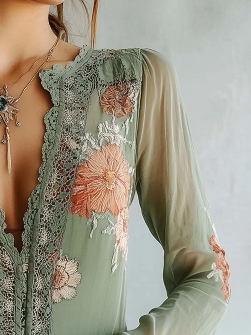 Damenbluse mit Blumenmuster und Spitzenverzierung, langärmelig